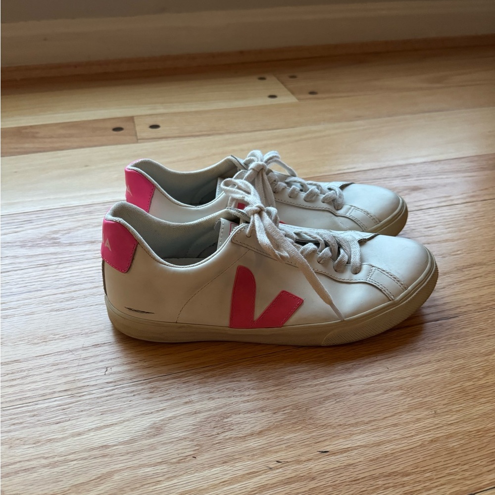Veja Women's White and Pink Sneakers